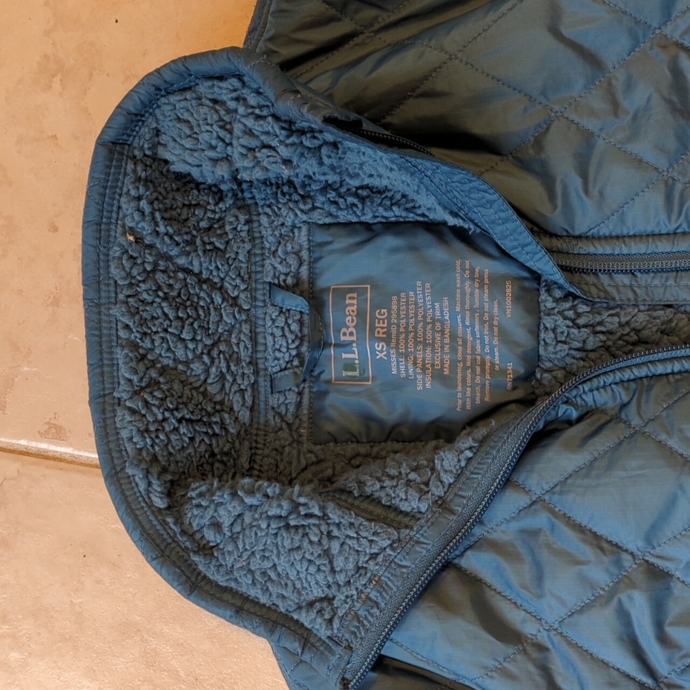 L.L.Bean xs women's quilted jacket with ribbed sides - Picture 2 of 3